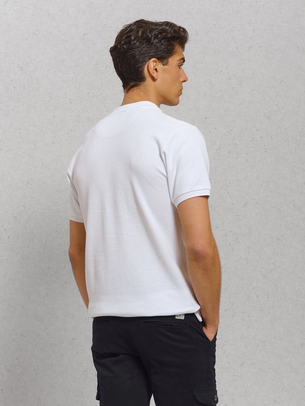 Polo Básico Detalle Parche | Blanco