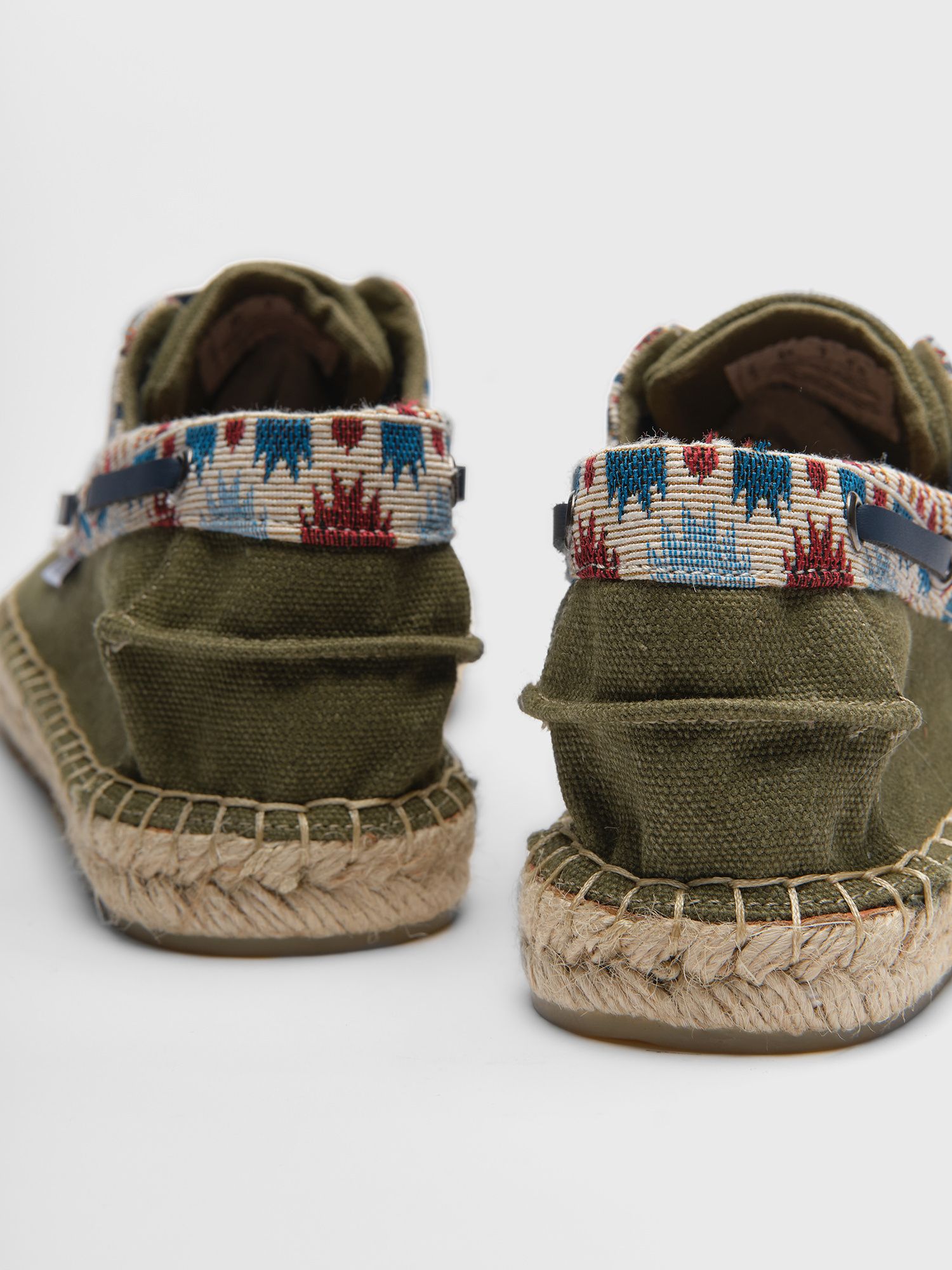 Ethnic Nautical | Caza