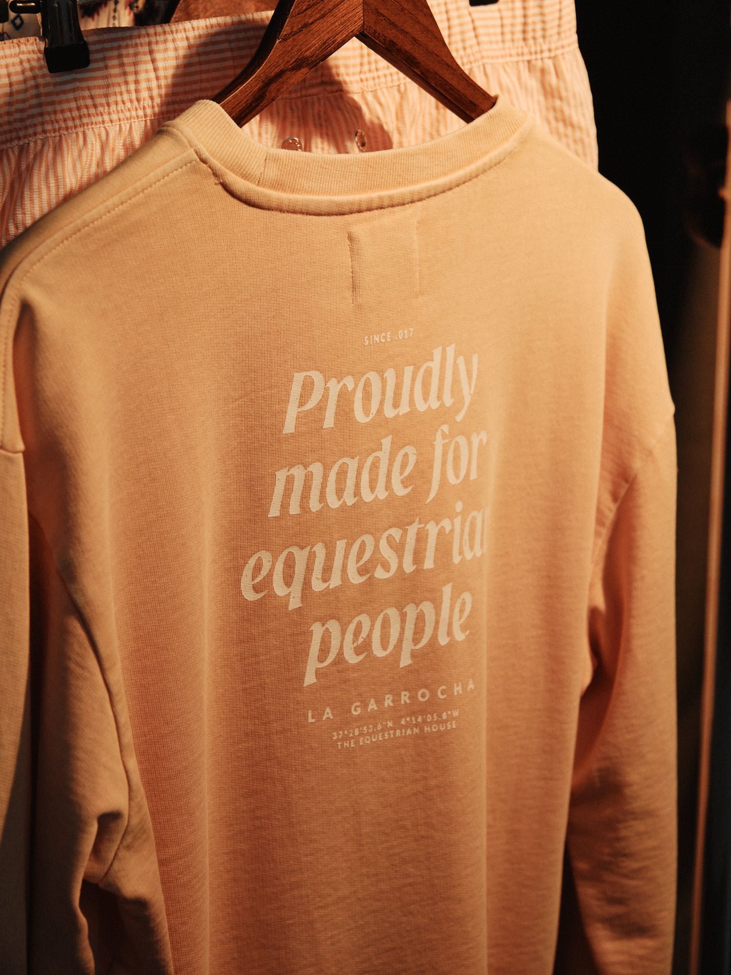 Sweatshirt Proudly | Melocotón