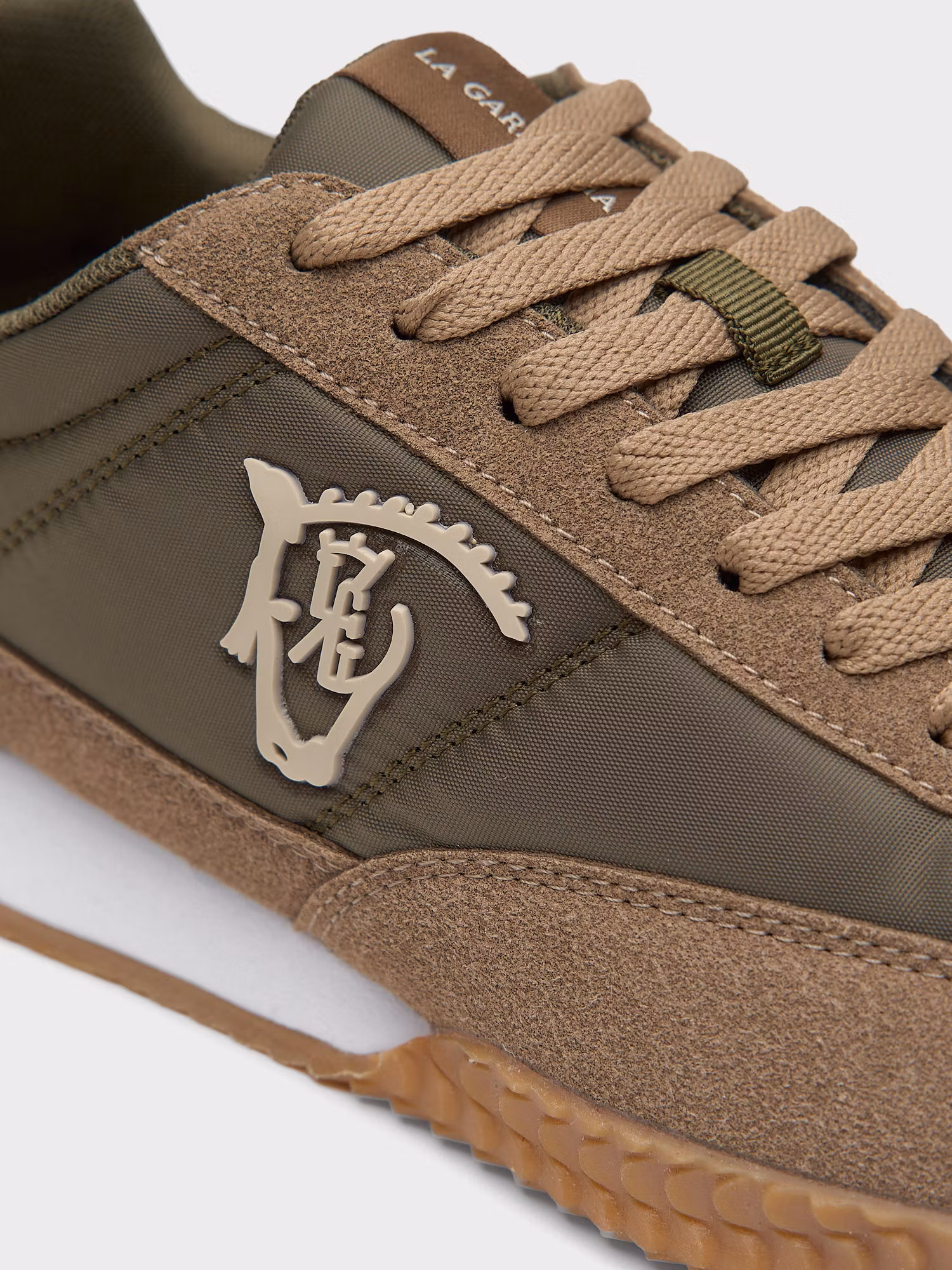 Castle Sneakers | Caza