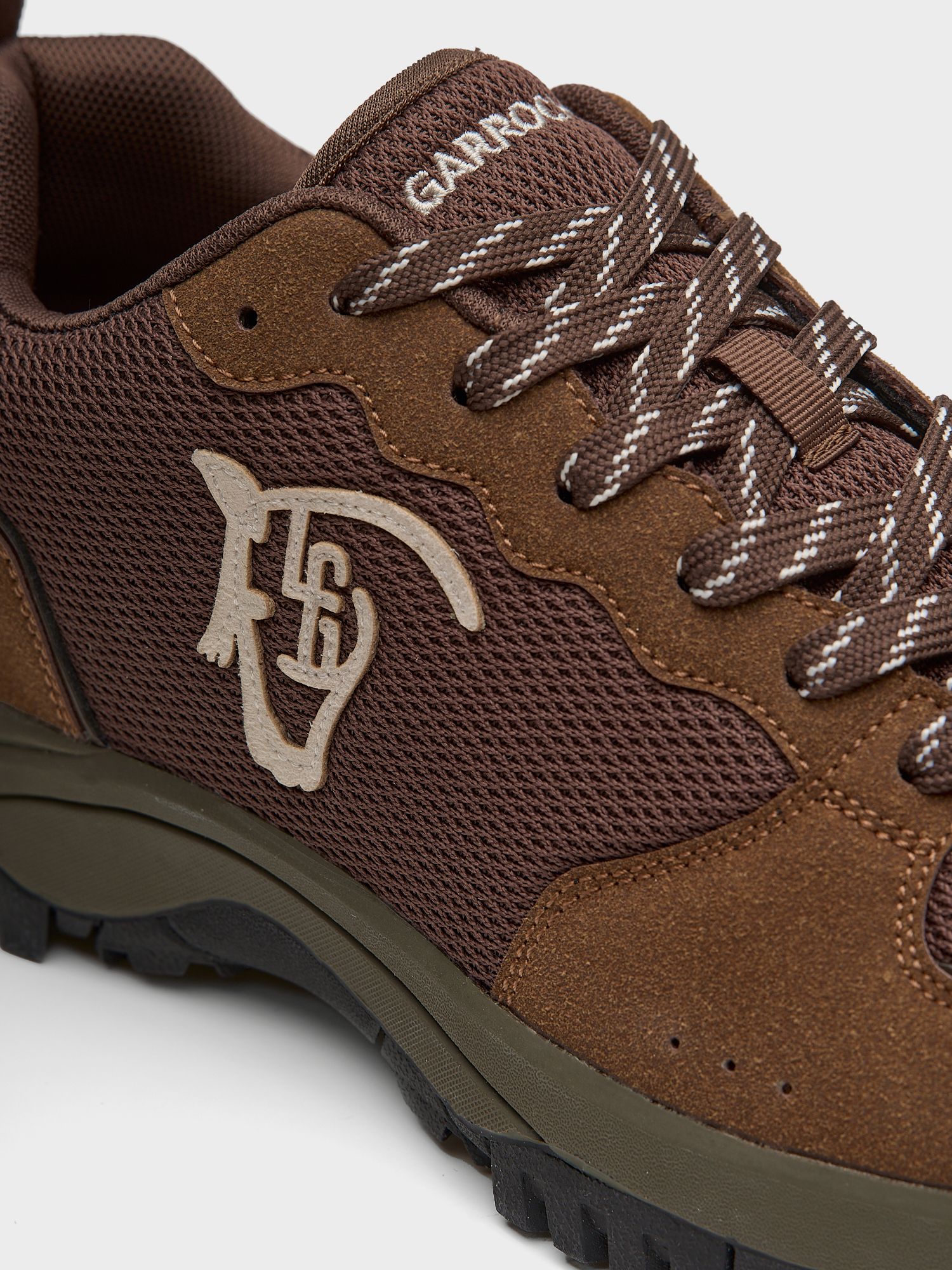 Hiking Sneakers | Carbón