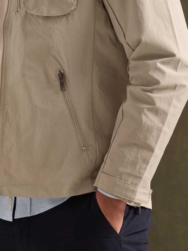 Jaqueta corta-vento técnica | Beige