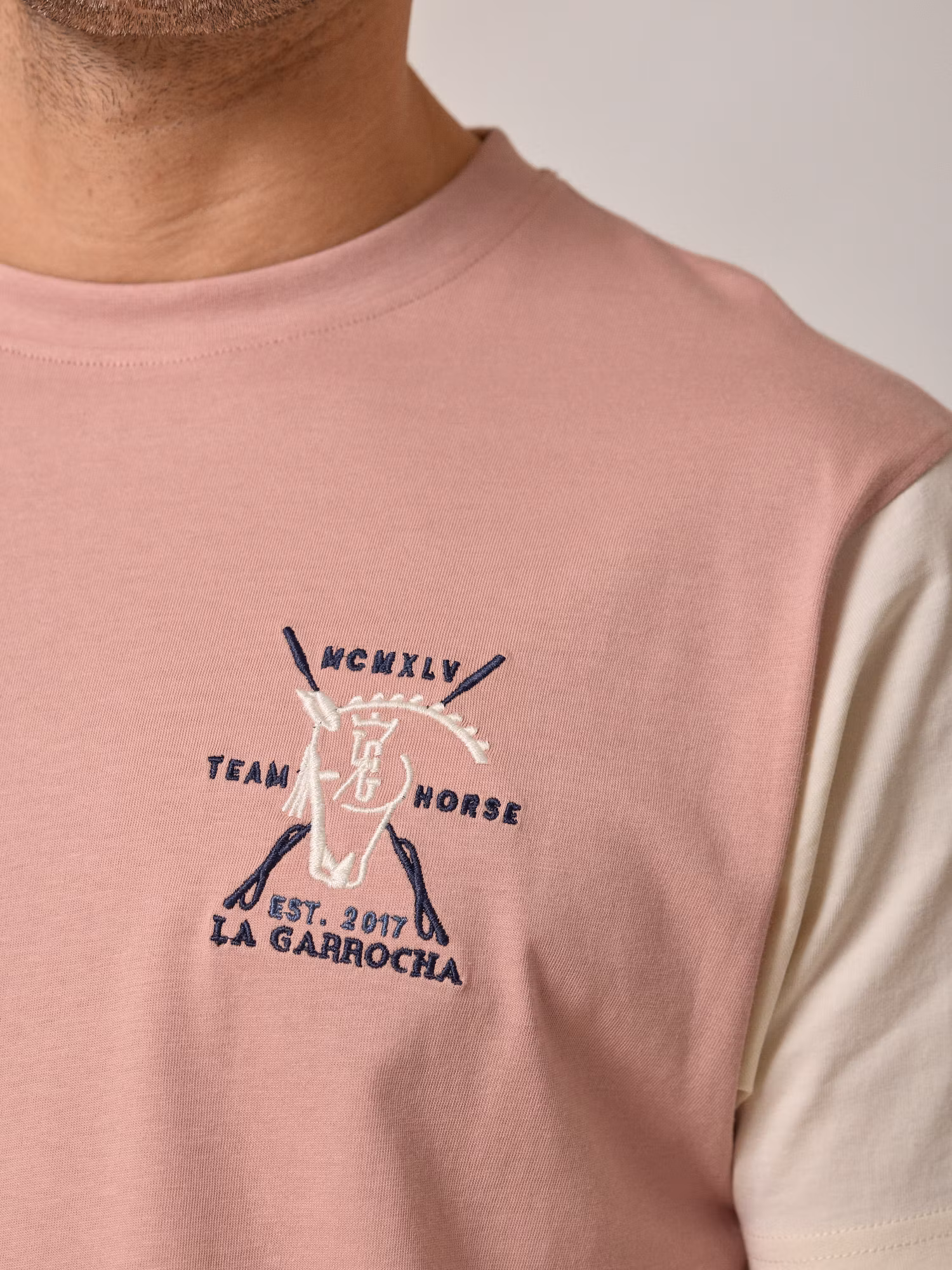 Camiseta com mangas contrastantes | Rosa