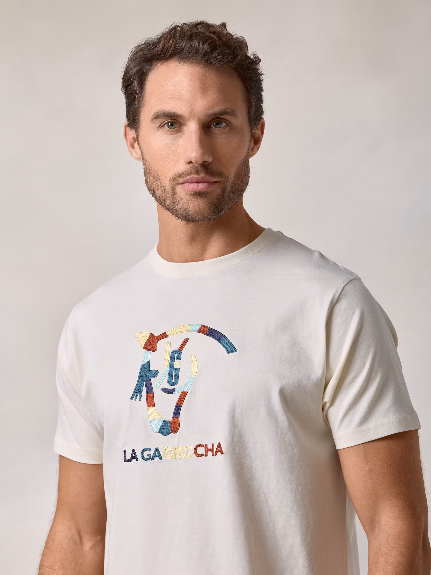 Camiseta Caballo Bordado | Crudo