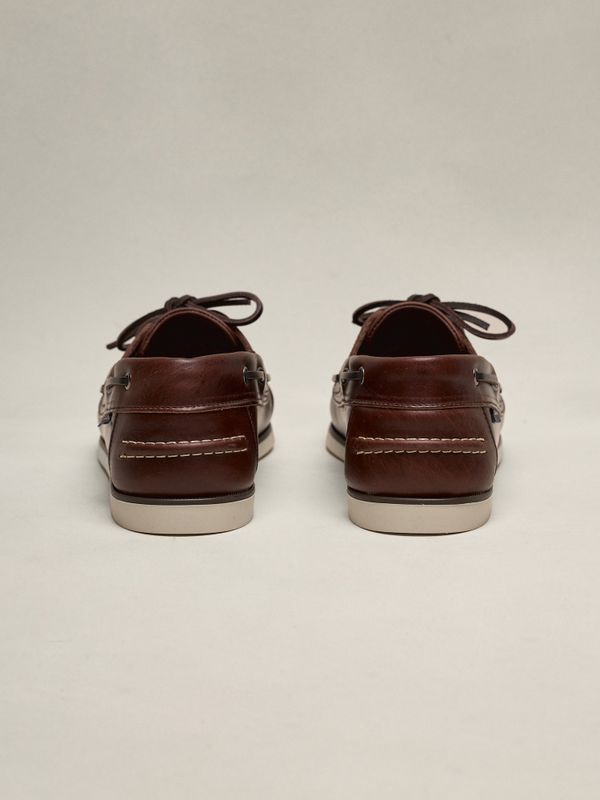 Leather boat shoe