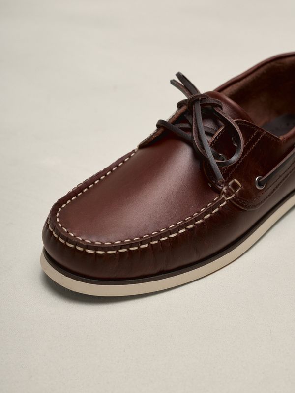 Leather boat shoe