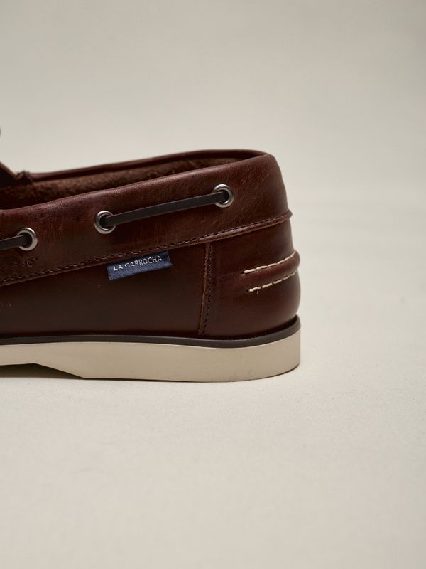 Leather boat shoe