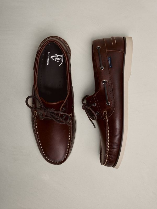 Leather boat shoe