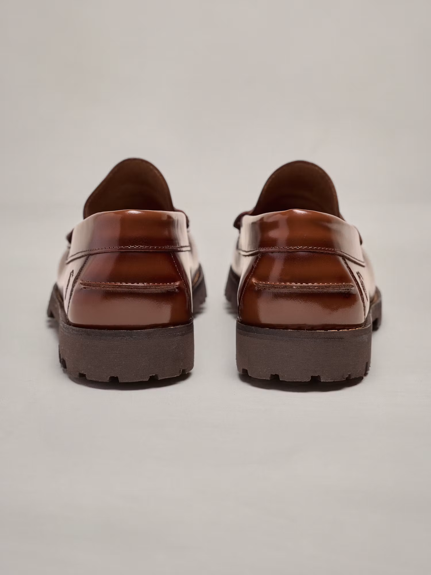 Mocassim com Tira Escovado com Sola Track