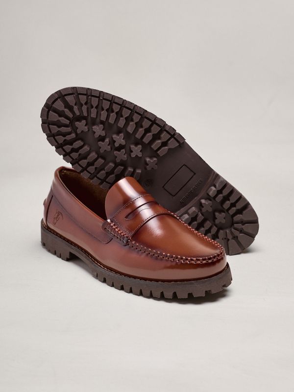 Mocassim com Tira Escovado com Sola Track