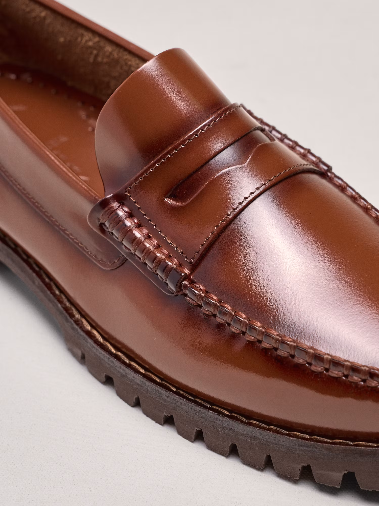 Zapato Castellano Cepillado Suela Track