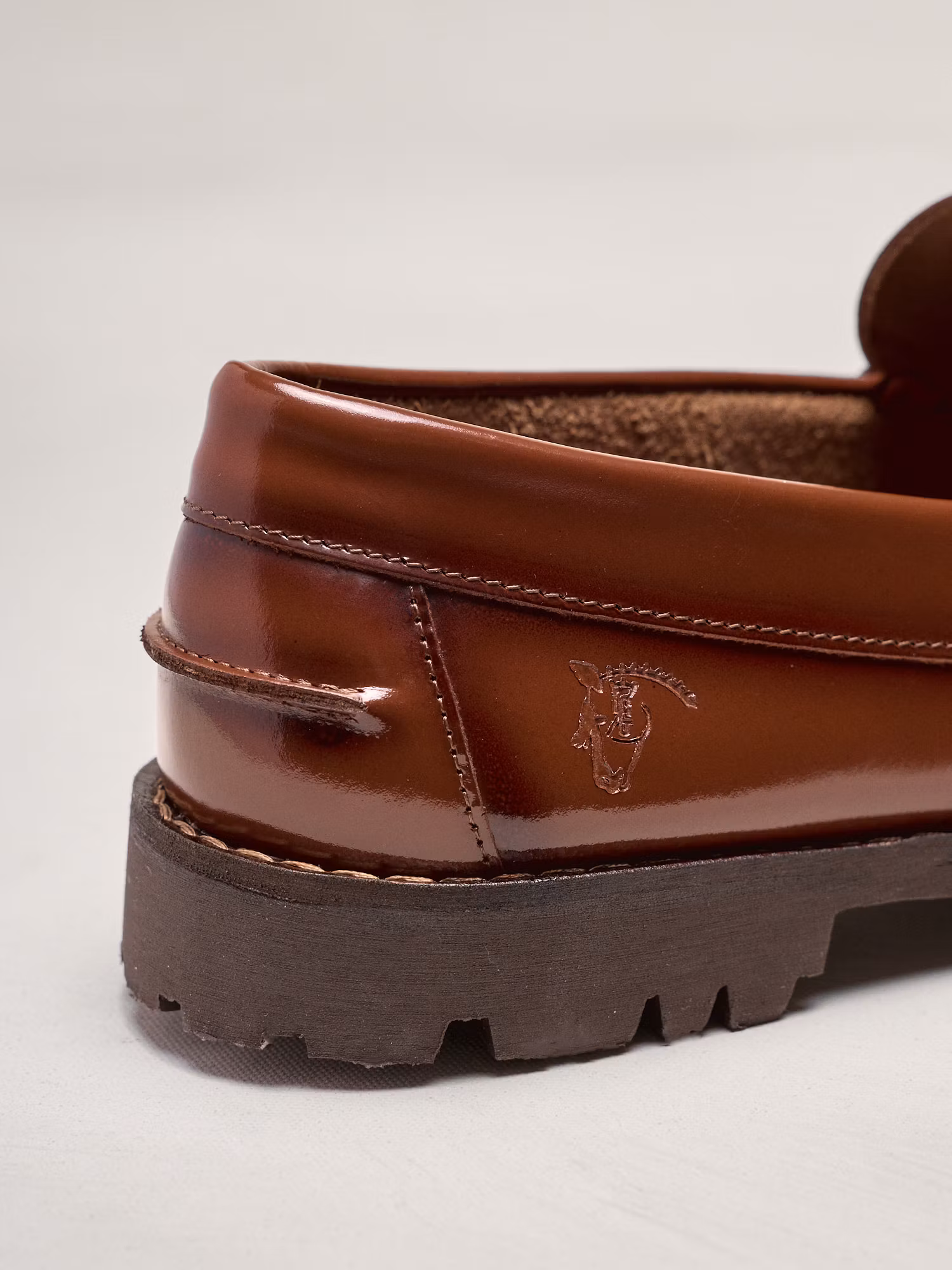 Zapato Castellano Cepillado Suela Track