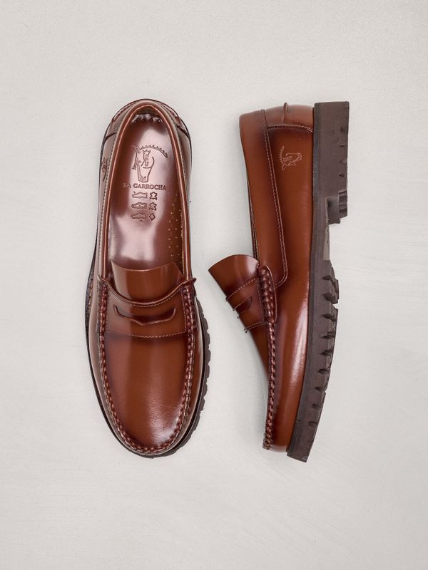 Mocassim com Tira Escovado com Sola Track