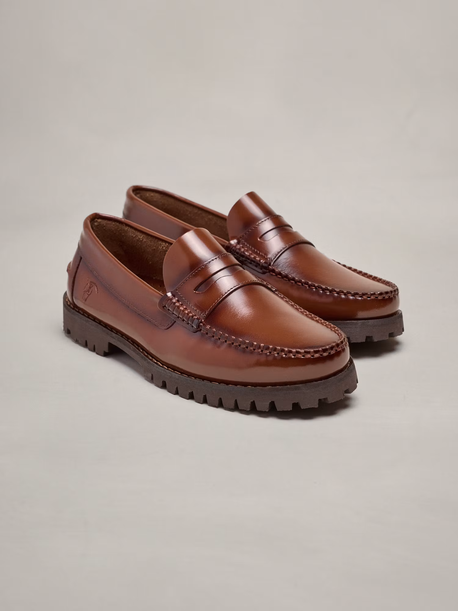 Mocassim com Tira Escovado com Sola Track