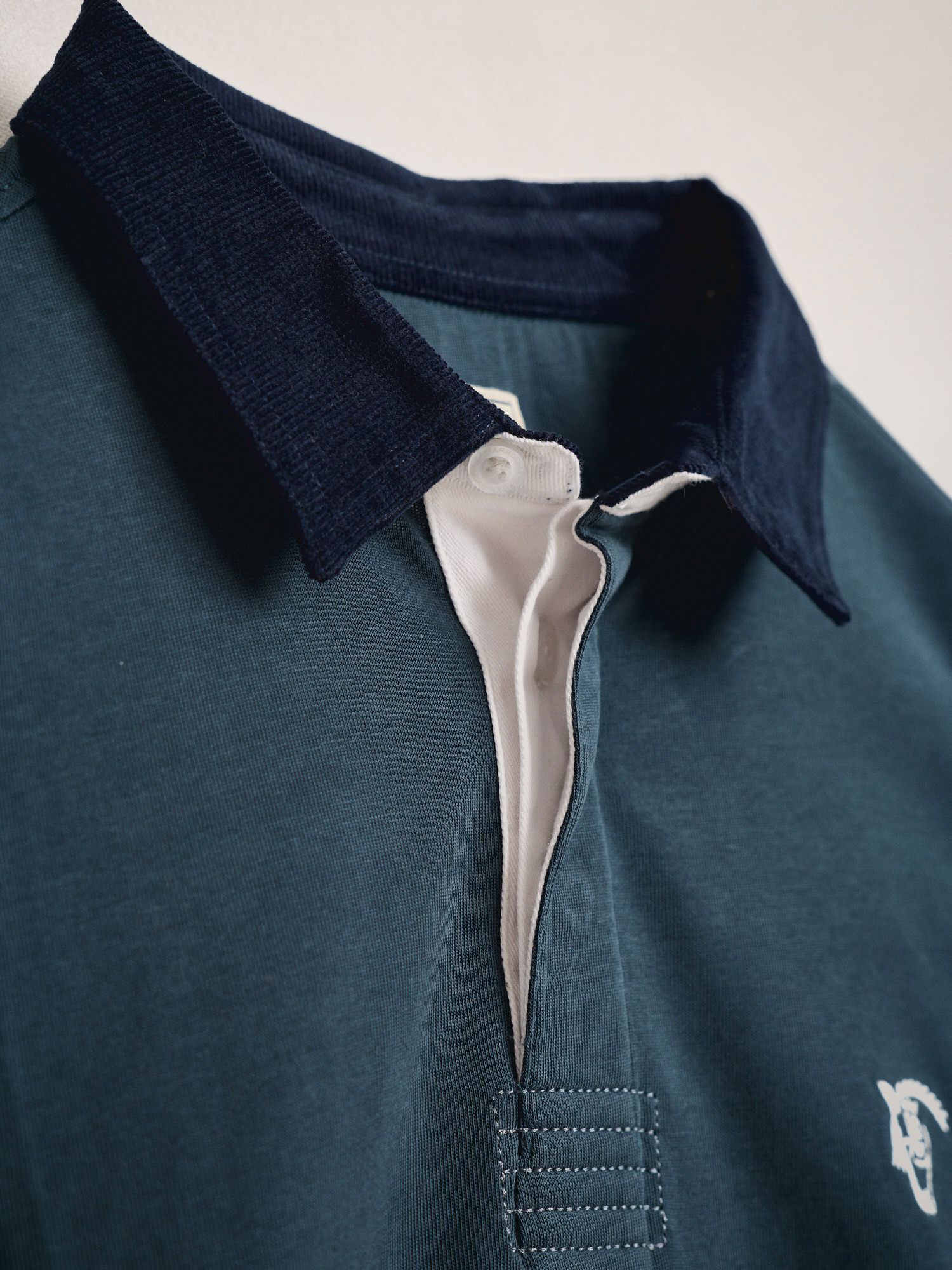 Corduroy collar contrast polo | Lake Blue