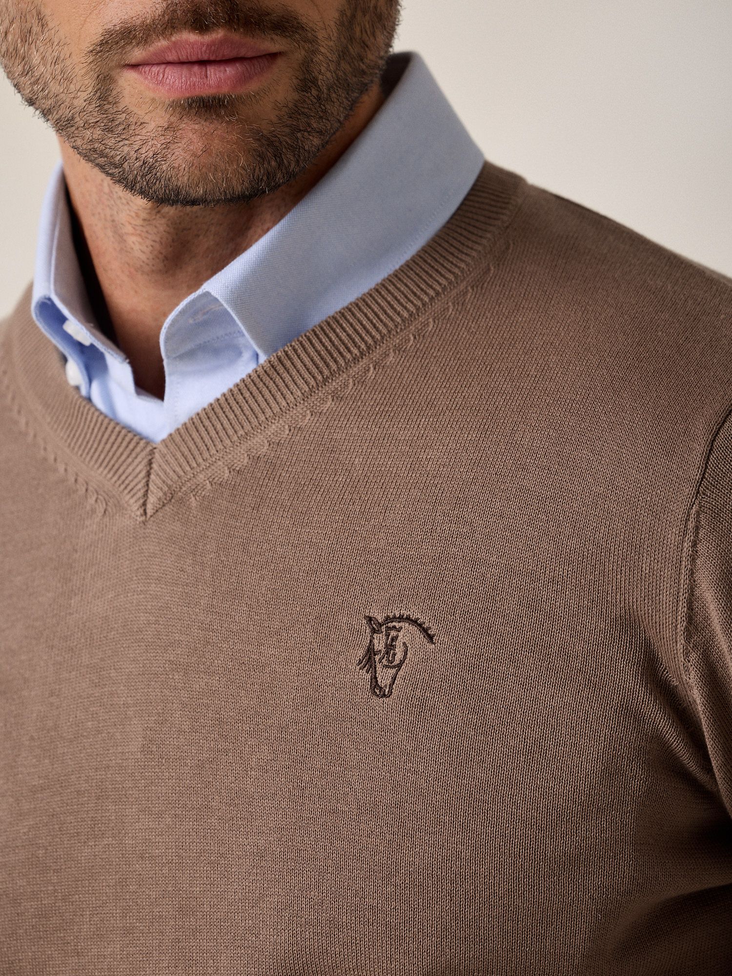 Suéter Gola V com cotoveleiras | Taupe