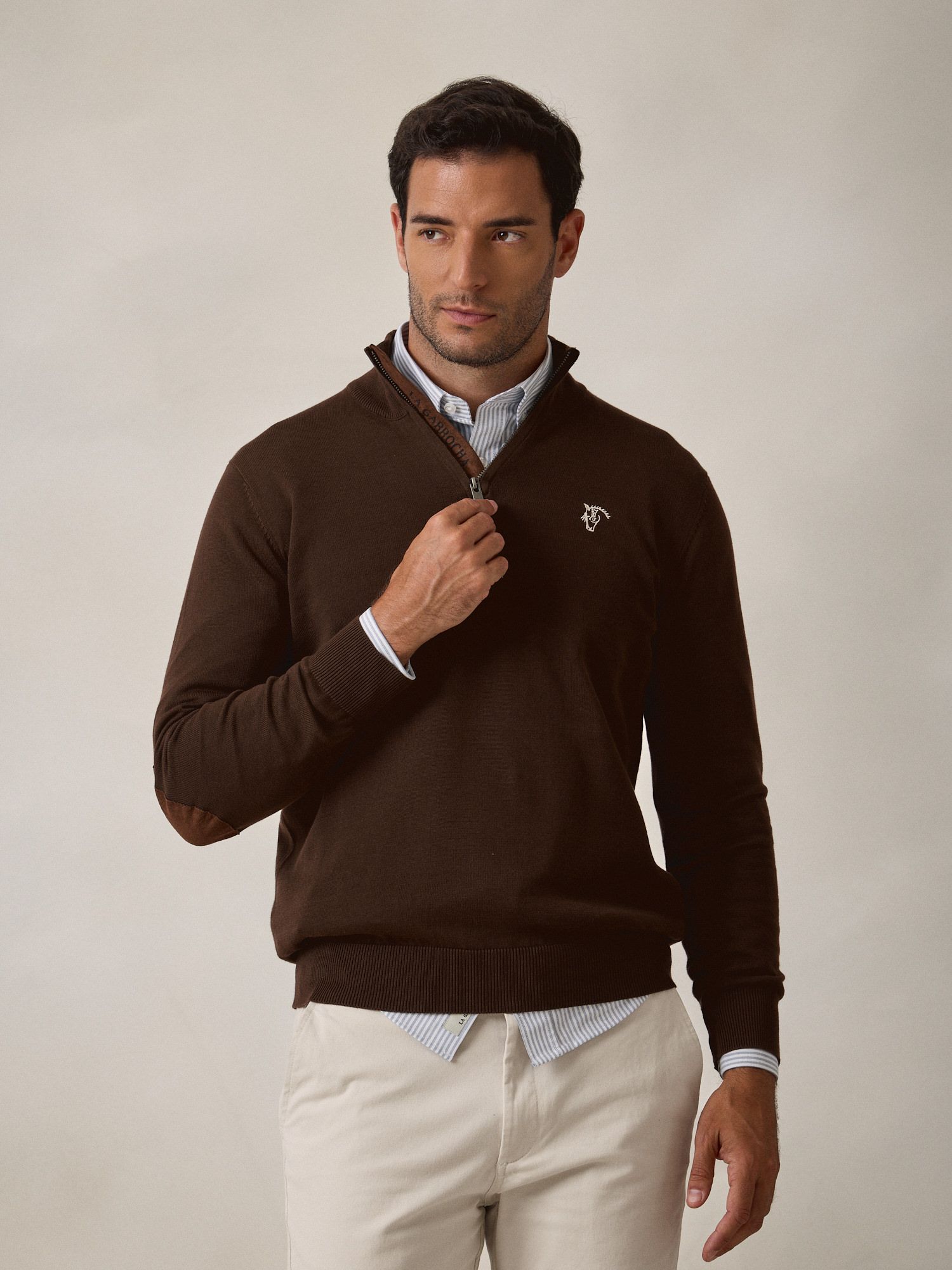 Pull Demi-Zip Brand | Moka
