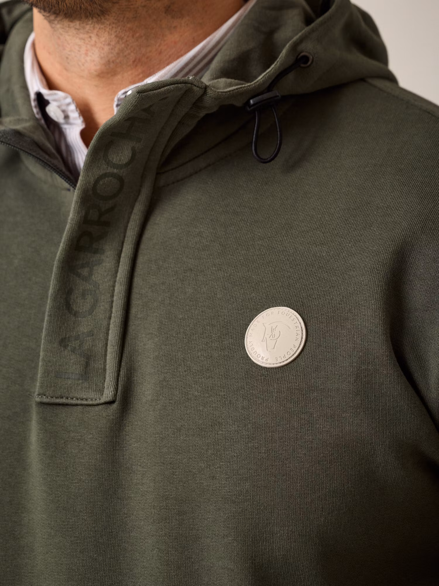 Sweatshirt com Meio Zíper e Capuz | Cáqui