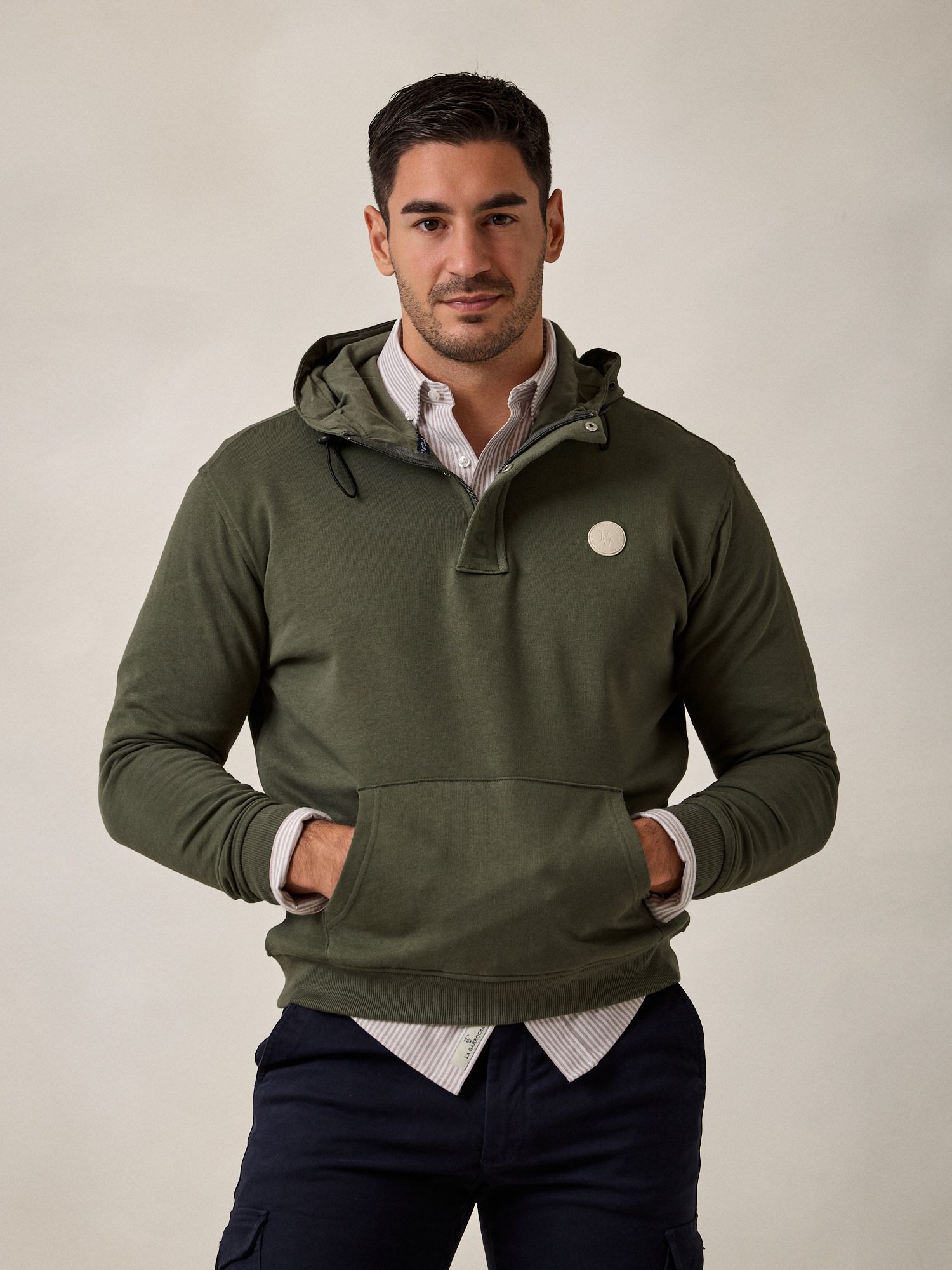 Sweatshirt com Meio Zíper e Capuz | Cáqui